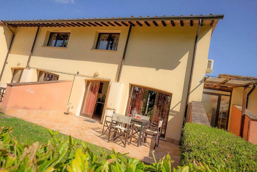 Complesso turistico ricettivo di ampia superficie in ottima posizione in vendita a Ponsacco