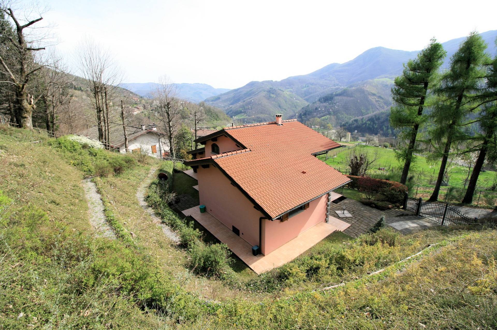 Villa unifamiliare con giardino in posizione panoramica in vendita a Abetone Cutigliano