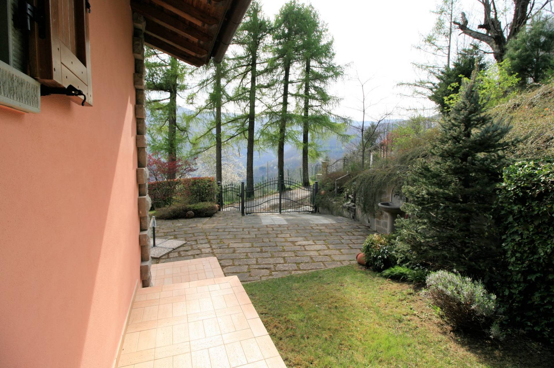 Villa unifamiliare con giardino in posizione panoramica in vendita a Abetone Cutigliano