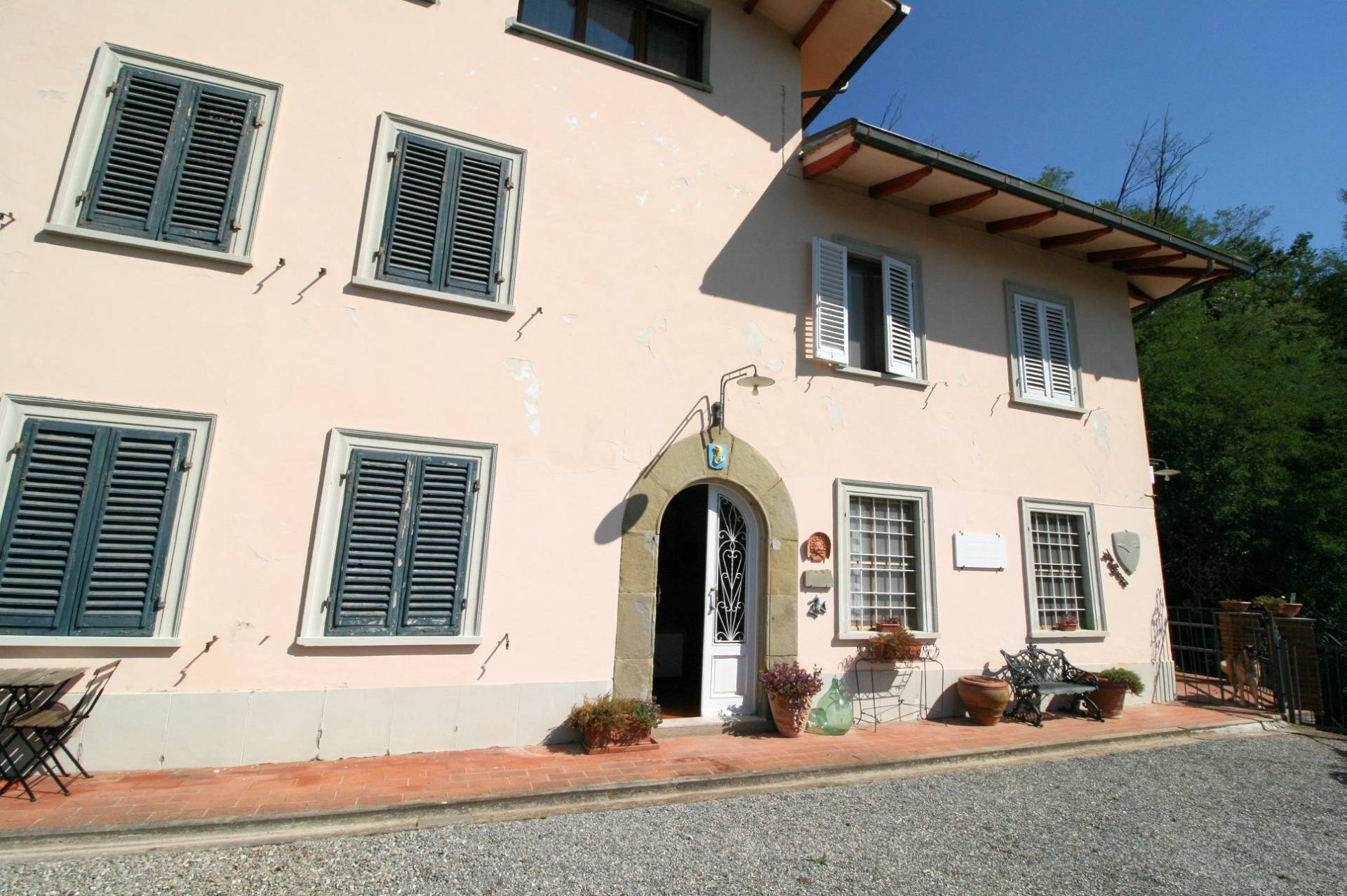 Porzione di villa bifamiliare con vista panoramica in vendita a Pescia
