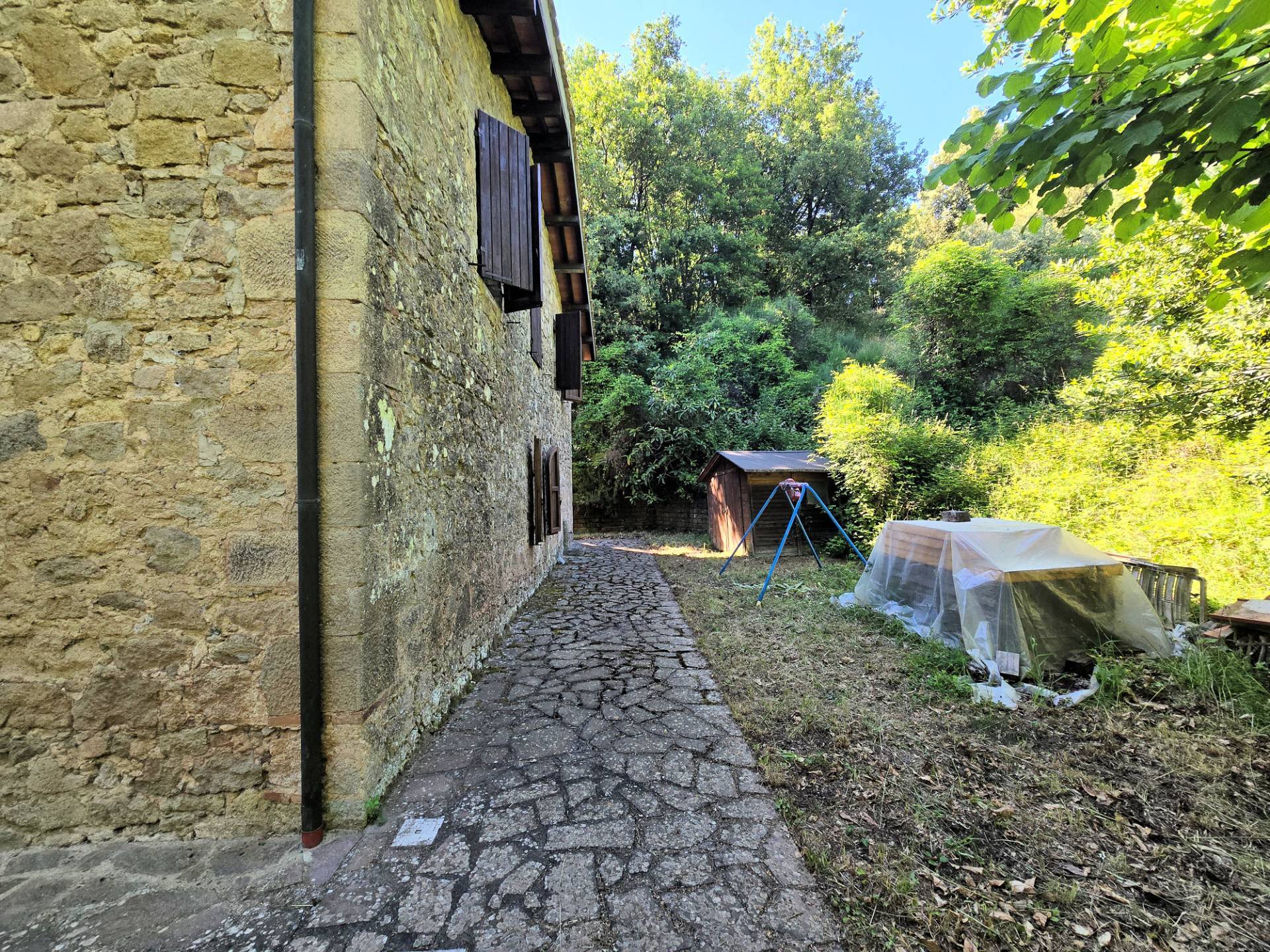 Rustico ristrutturato in posizione collinare in vendita a Roccastrada, Roccatederighi