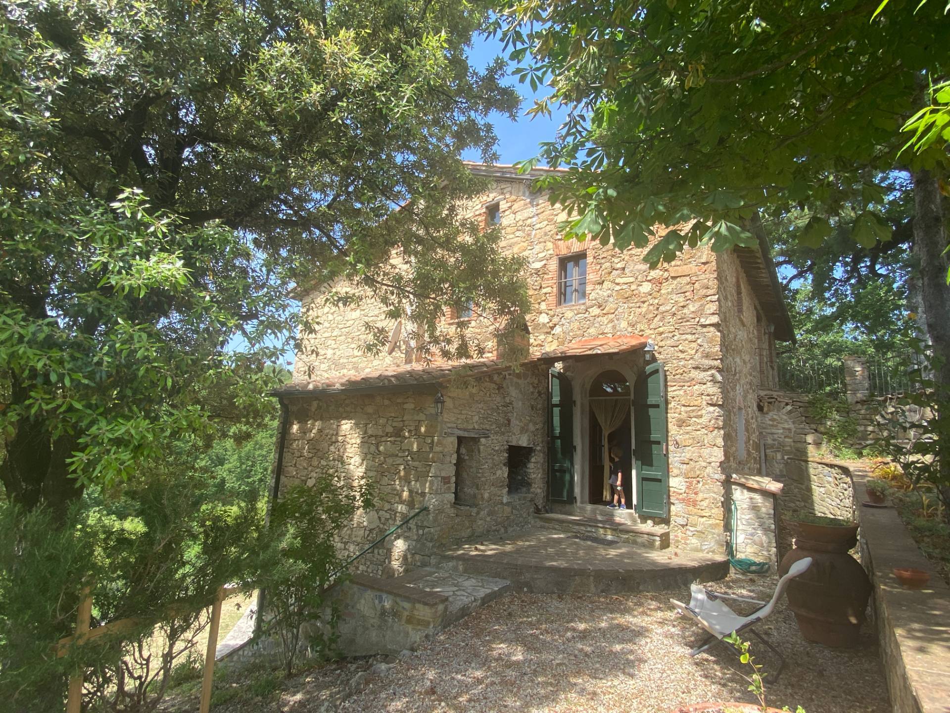 Porzione di casale in stile rustico Toscano ristrutturato con terreno in ottima posizione in vendita