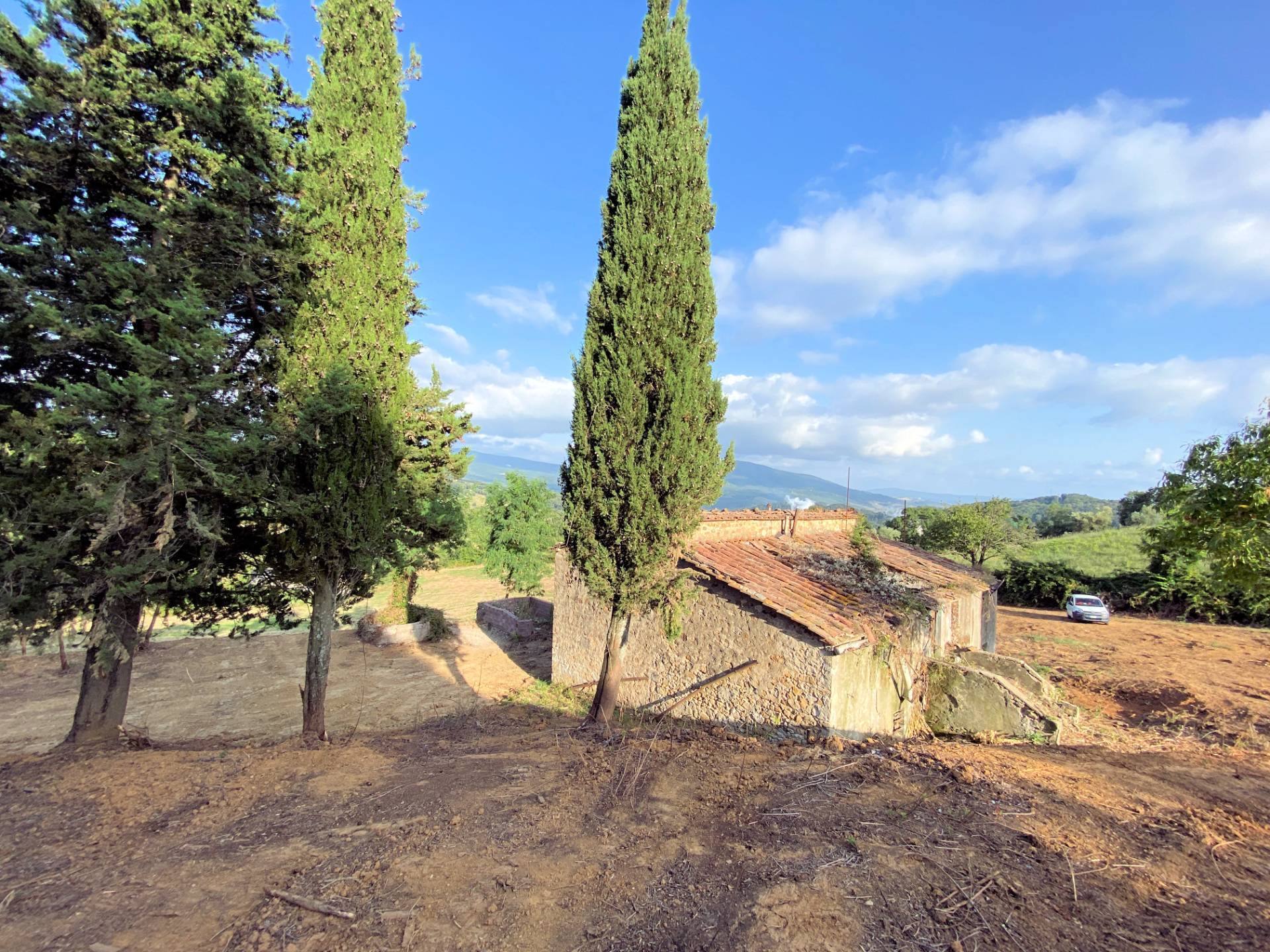 Colonica in pietra da ristrutturare con vista panoramica mozzafiato in vendita a Monteverdi Marittim
