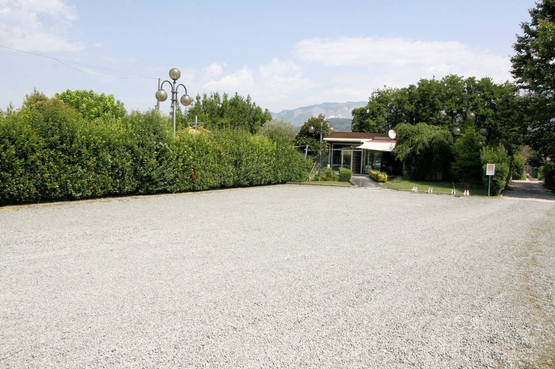 Si vende l'attivita' di ristorante/pizzeria/bar con piccola attivita' di affittacamere in vendita a 