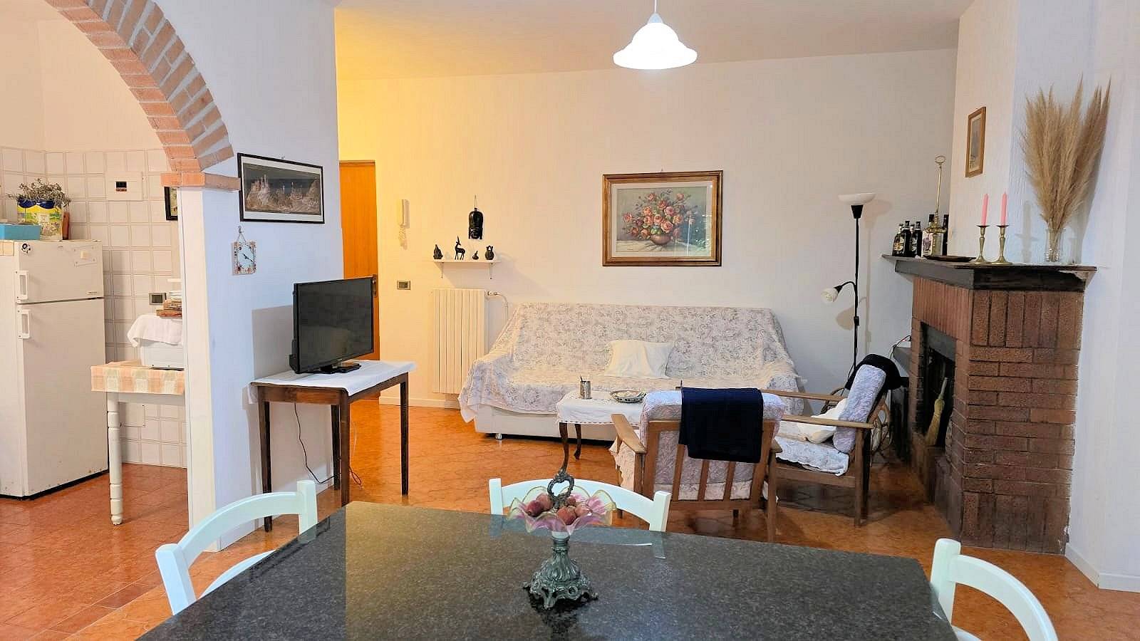 Appartamento al piano primo con garage in vendita a Roccastrada, Roccatederighi