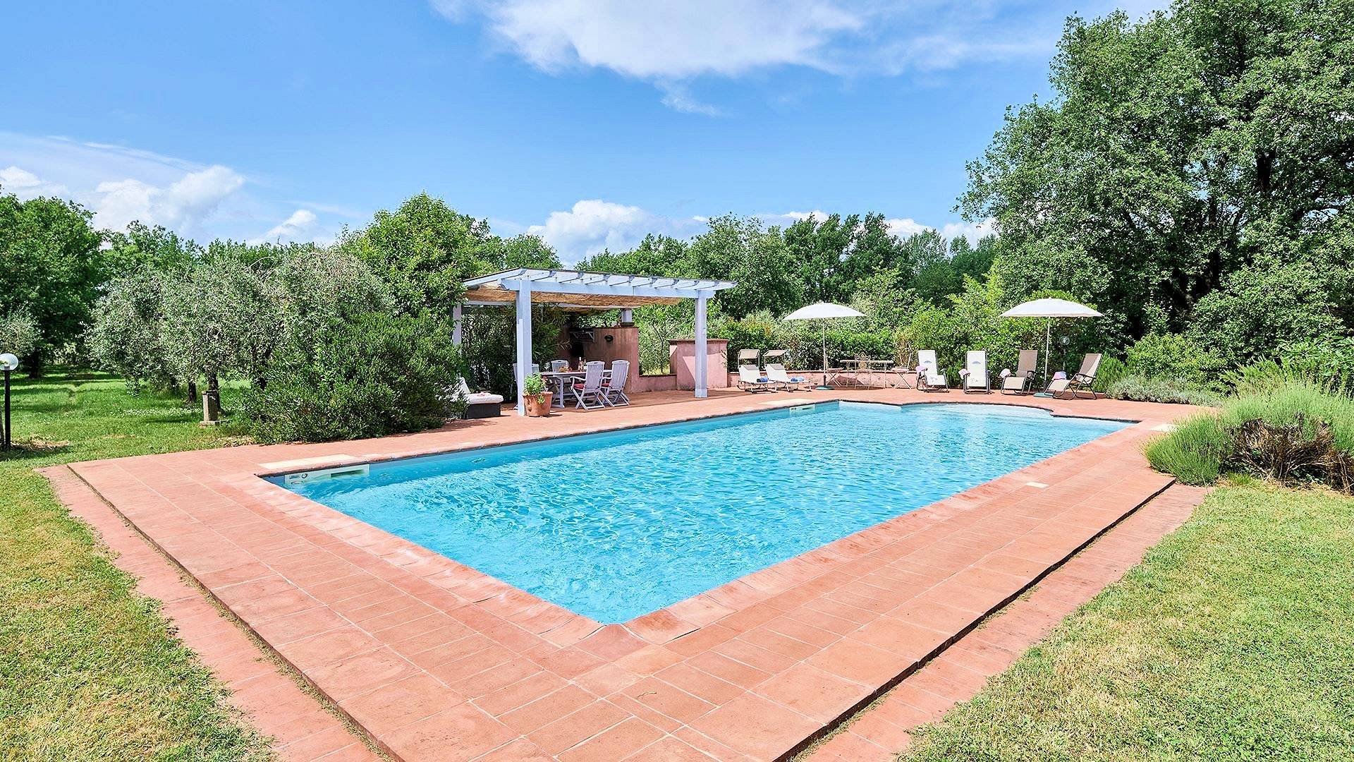 Casale con dependance parco e piscina in vendita a Altopascio