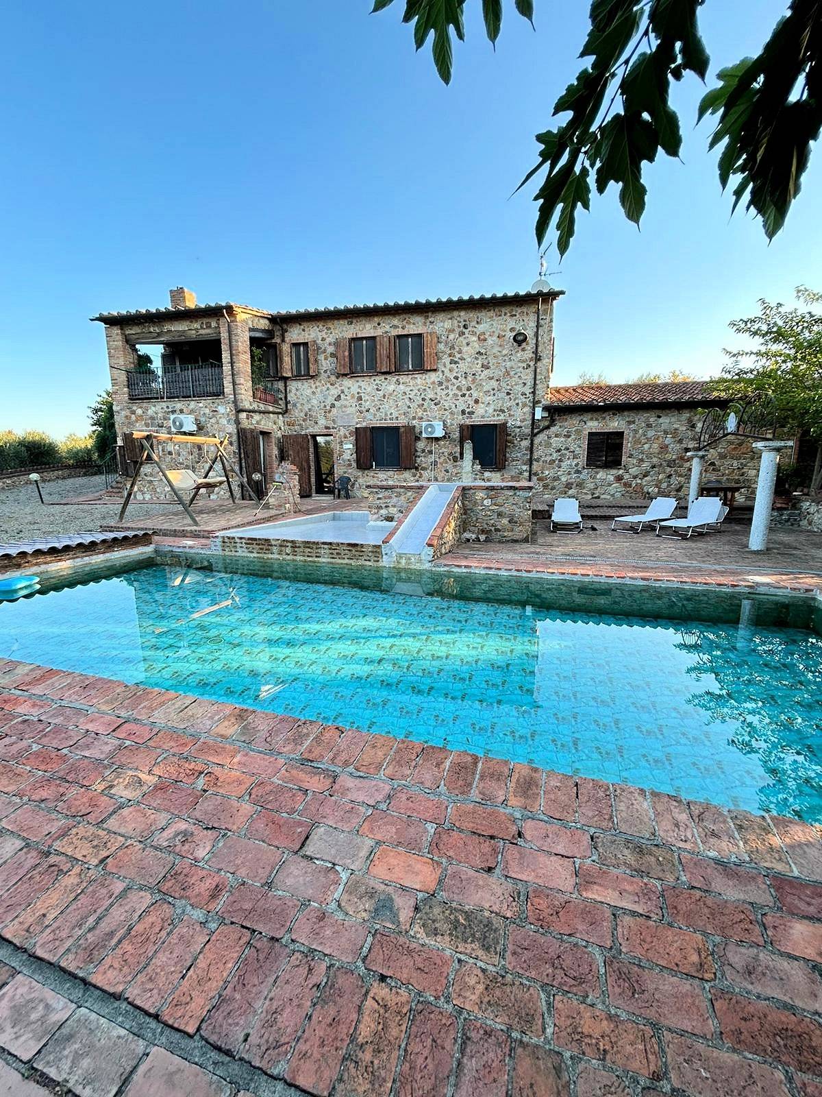 Casale in stile rustico Toscano con vista panoramica parco e piscina in vendita a Roccastrada, Ribol