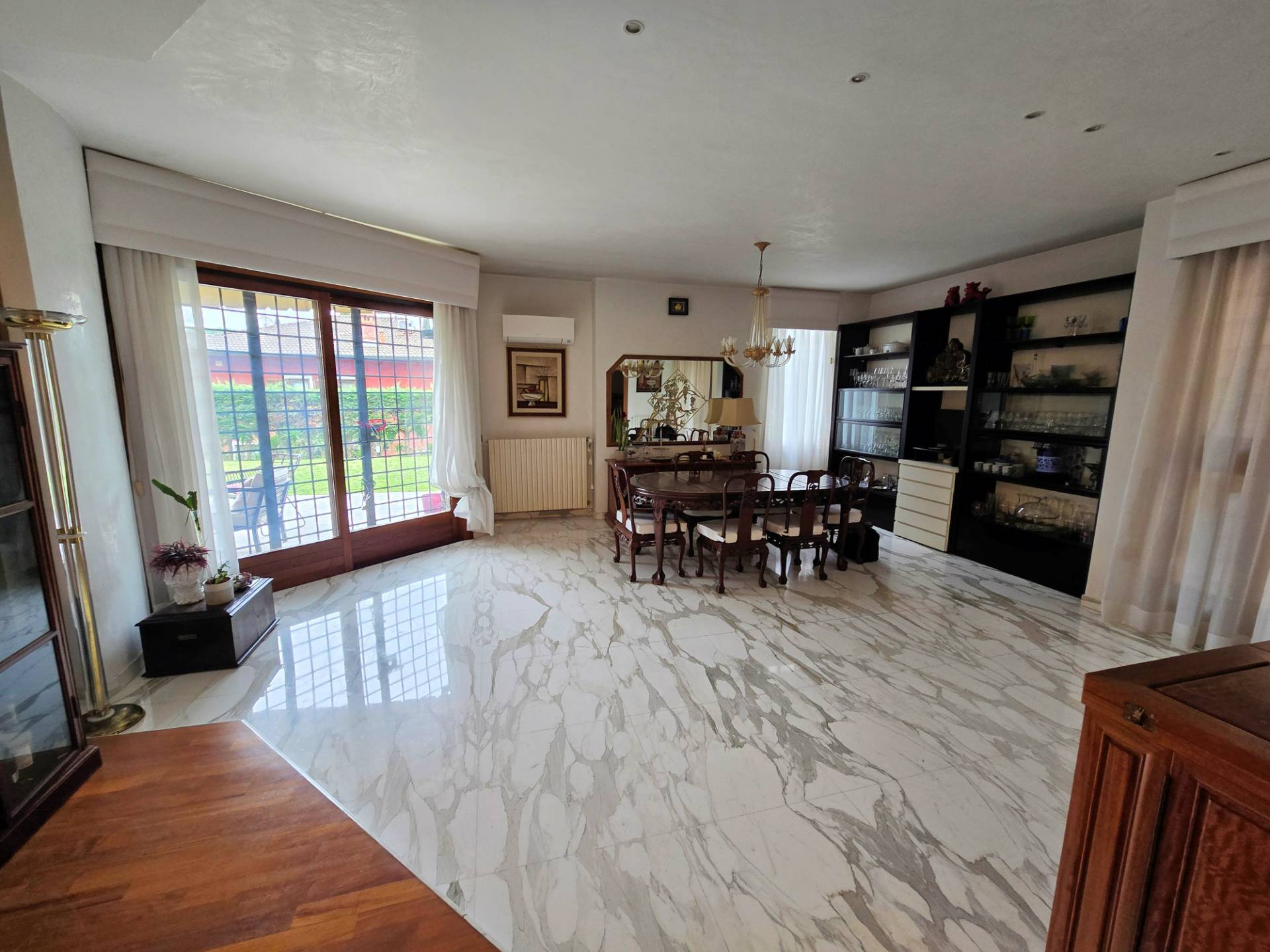 Villa di pregio con ottime rifiniture in comoda zona residenziale in vendita a Pieve a Nievole