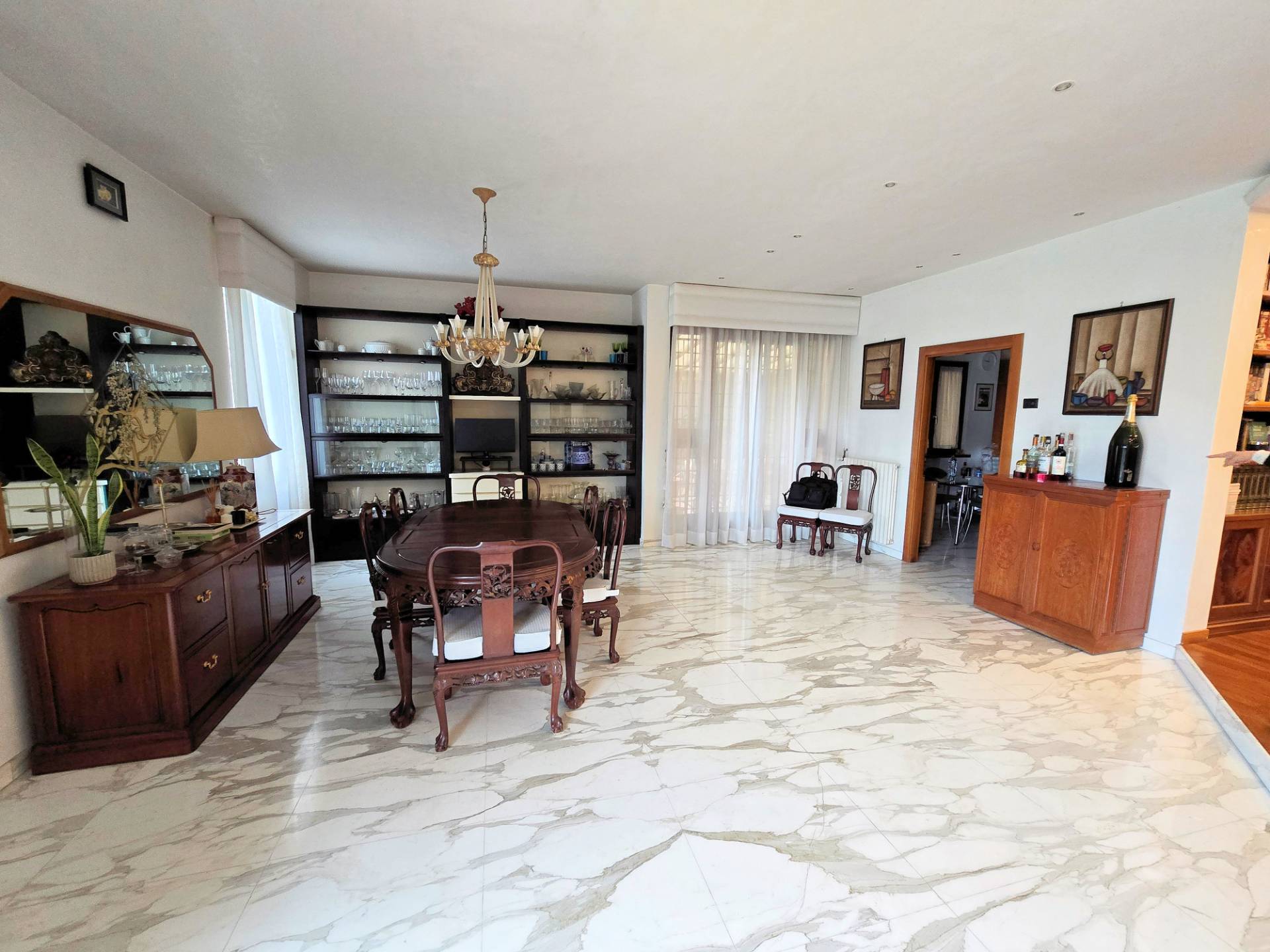 Villa di pregio con ottime rifiniture in comoda zona residenziale in vendita a Pieve a Nievole