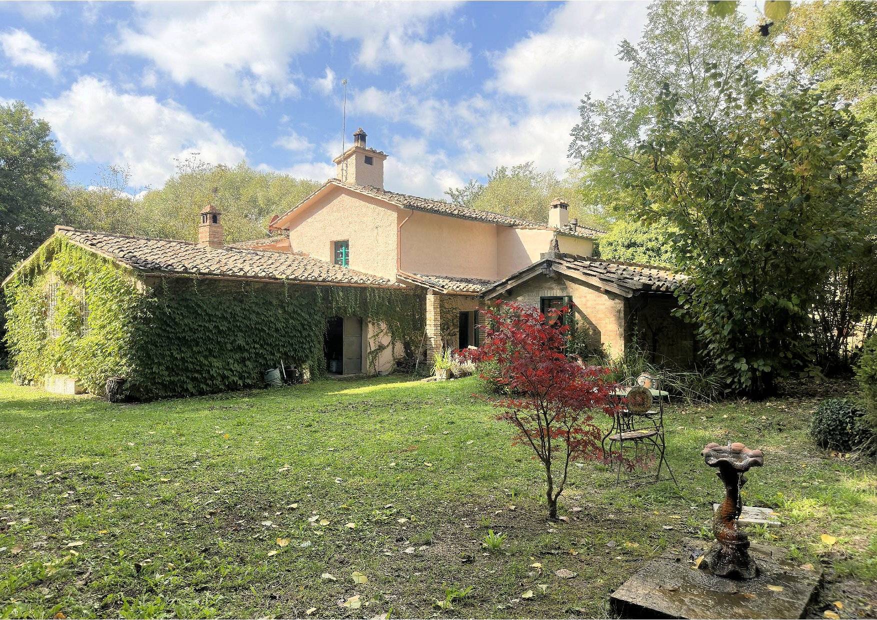 Complesso immobiliare di ampia superficie con ex mulino del 1200 in vendita a Chiusdino, Frosini