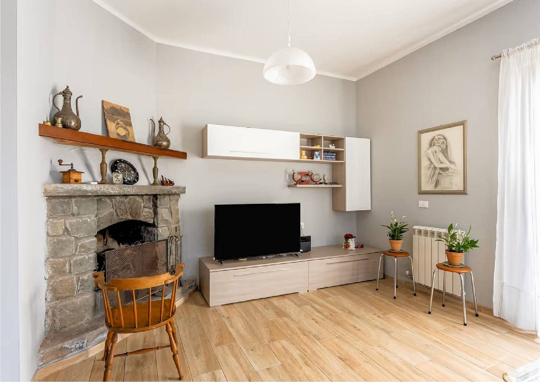 Villetta libera su quattro lati recentemente ristrutturata con giardino in vendita a Pescia