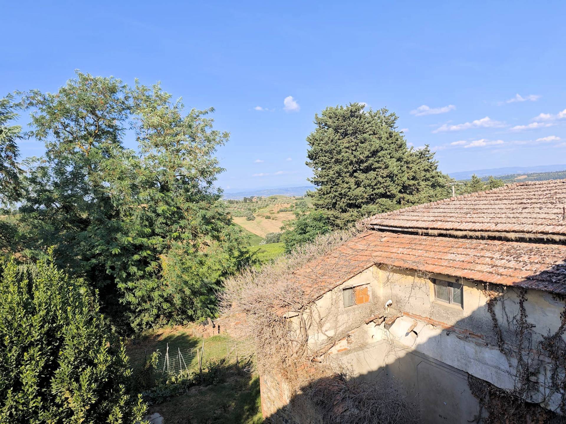 Porzione terratetto di casale con vista panoramica e ampio terreno in vendita a Gambassi Terme