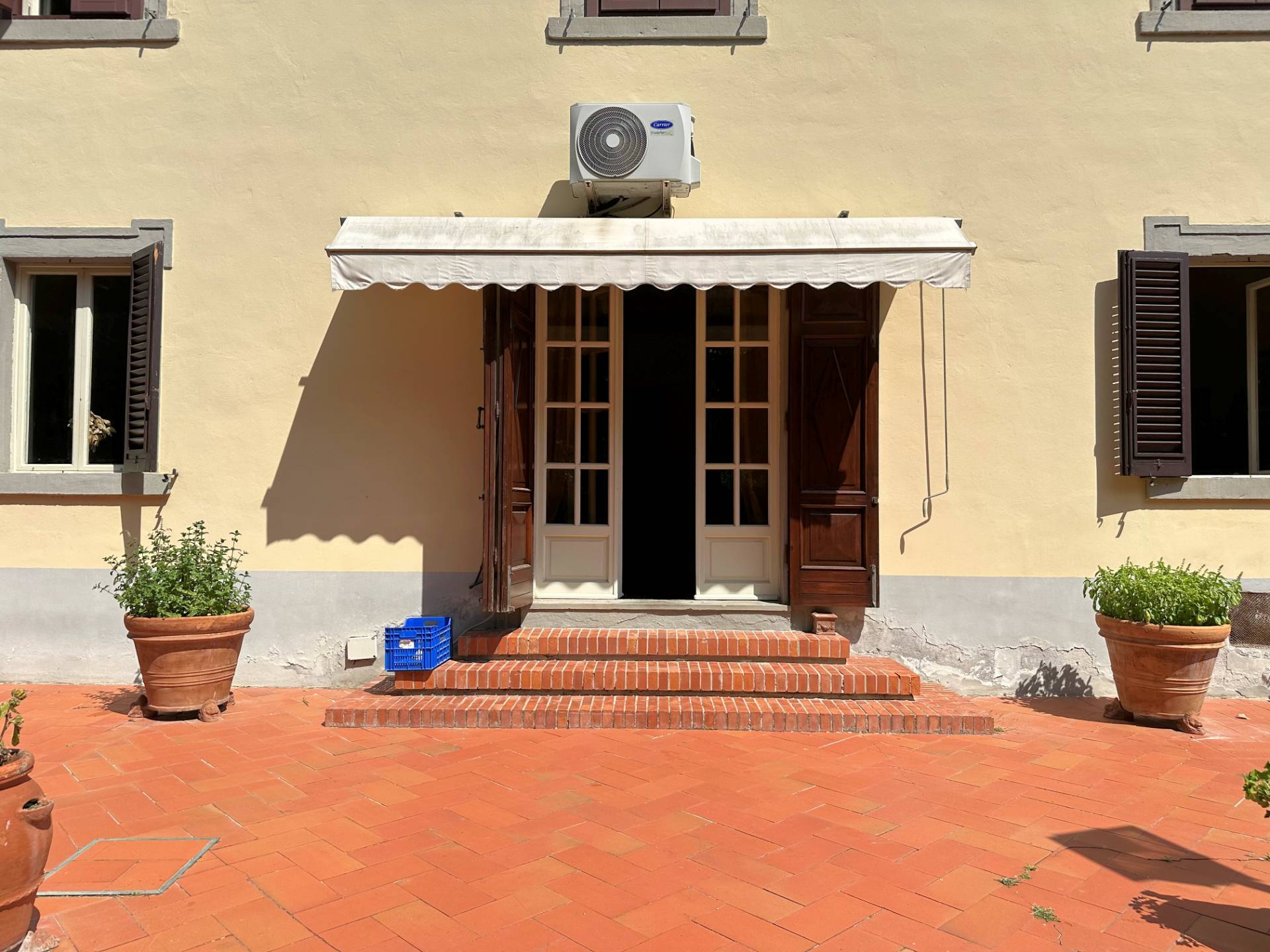 Villa storica di ampia superficie con giardino in vendita a Bientina