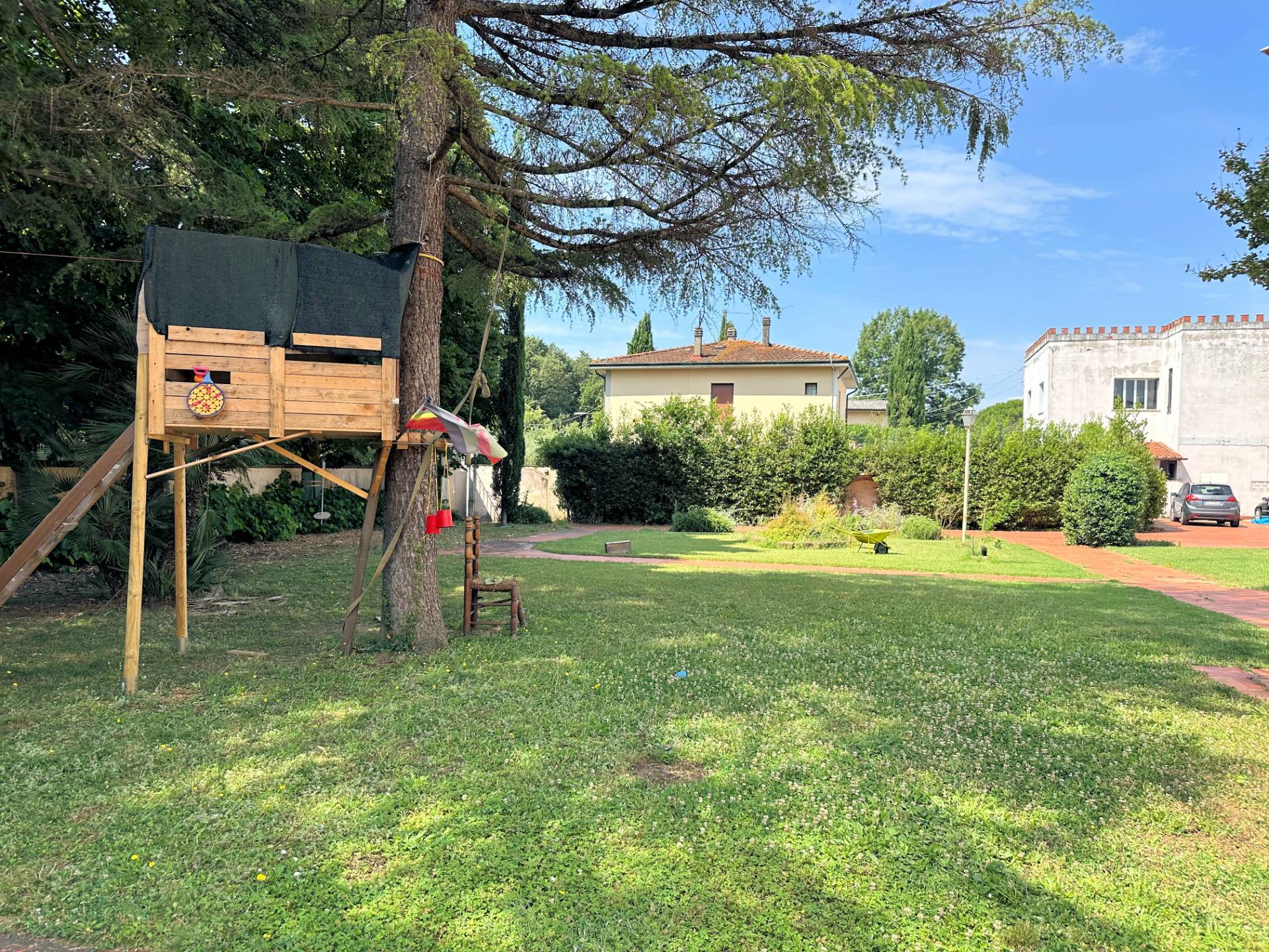 Villa storica di ampia superficie con giardino in vendita a Bientina