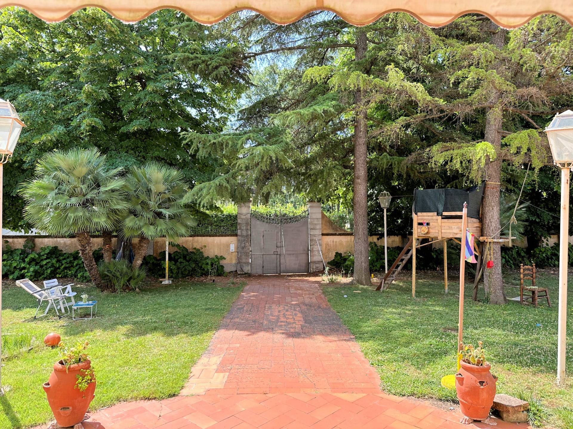 Villa storica di ampia superficie con giardino in vendita a Bientina