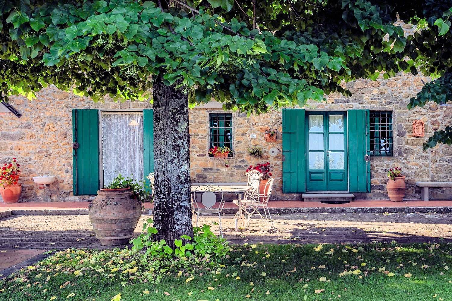 Villa in stile rustico Toscano con parco e suggestiva vista panoramica in vendita a Montecatini-Term