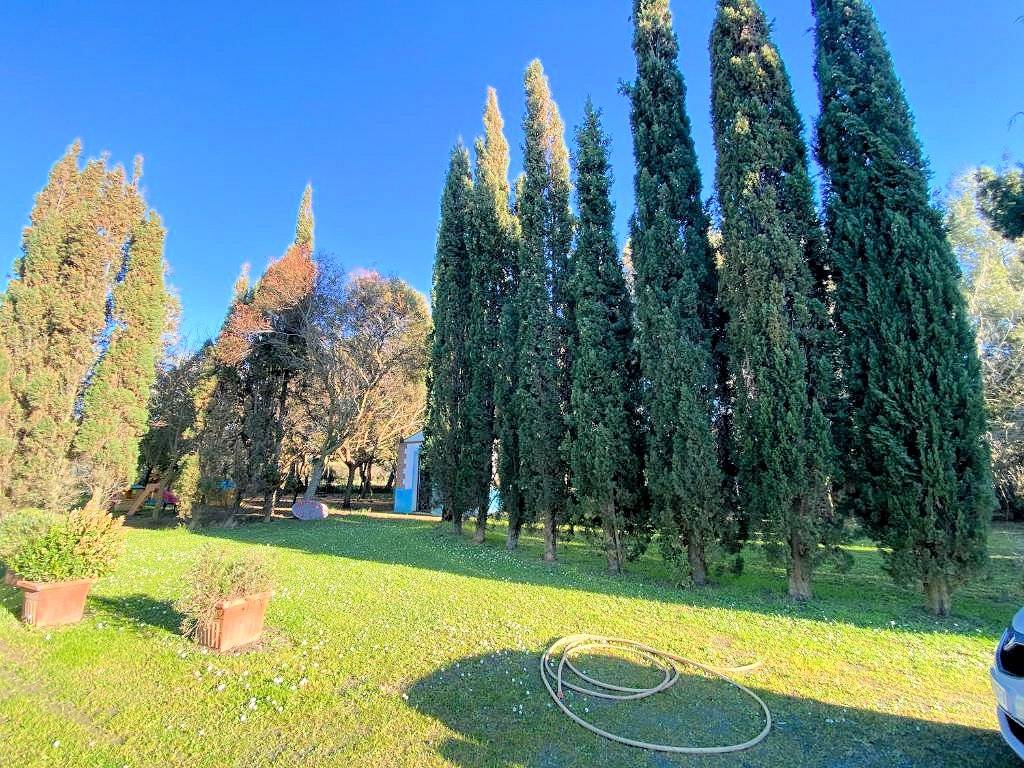Agriturismo di ampia superficie con terreno piscina vicino al mare in vendita a Rosignano Marittimo,