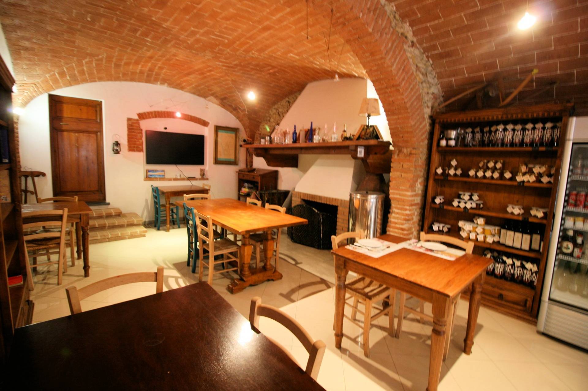 Agriturismo di ampia superficie con terreno piscina vicino al mare in vendita a Rosignano Marittimo,