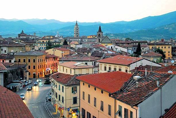 Appartamento al piano primo con ascensore in zona centrale in vendita a Pistoia, Centrale