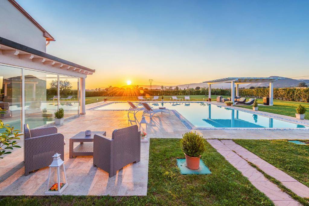 Stupenda villa con ogni confort con ampio giardino e piscina utilizzata come attivita' di casa vacan