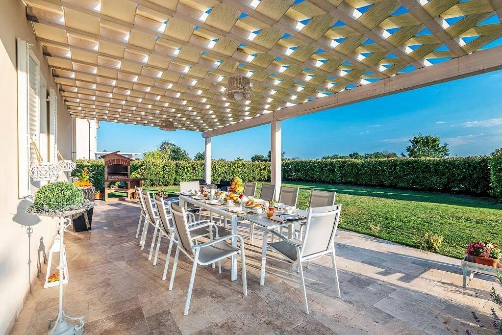 Stupenda villa con ogni confort con ampio giardino e piscina utilizzata come attivita' di casa vacan