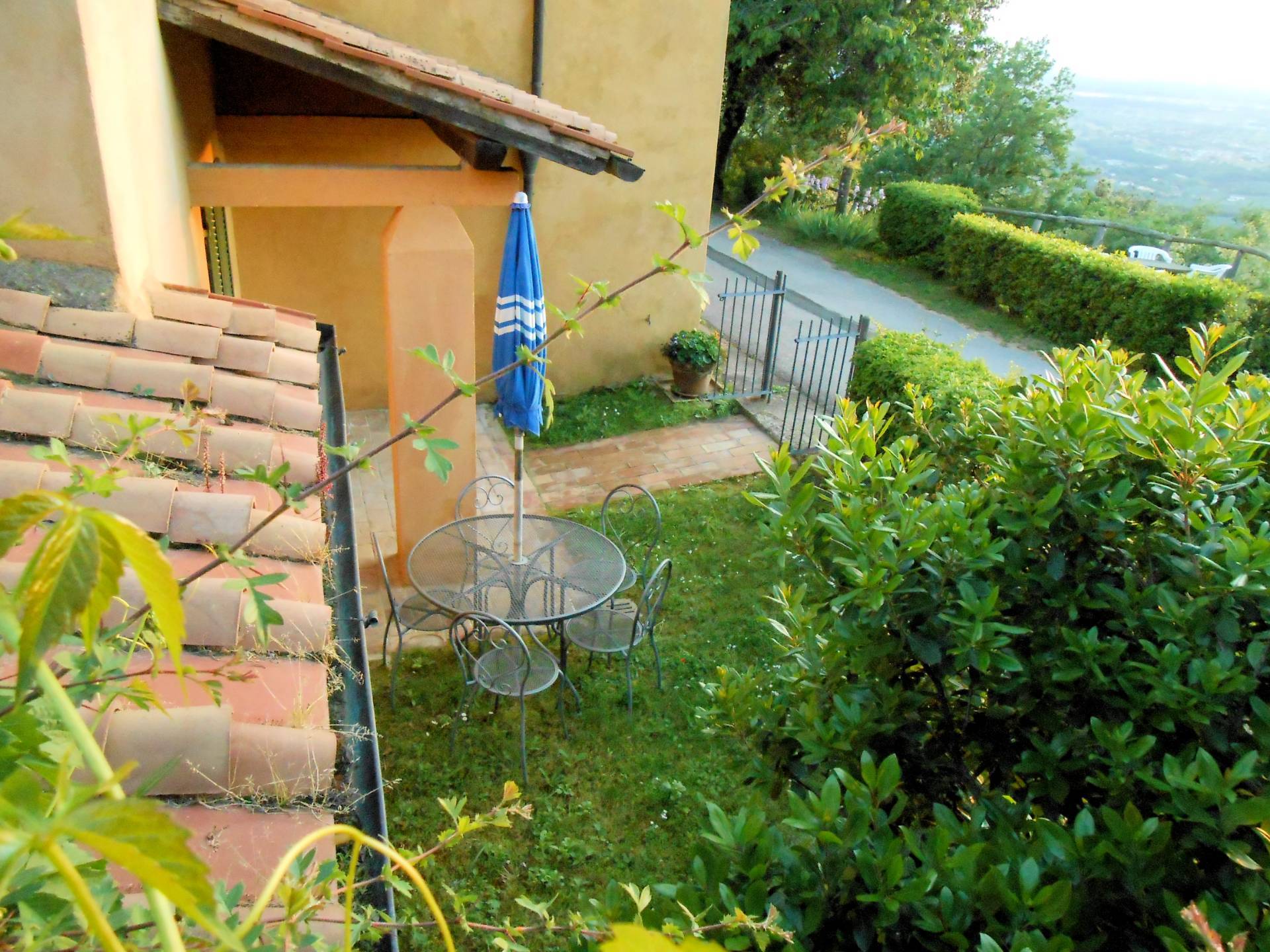 Casa vacanze con piscina e vista panoramica mozzafiato in vendita a Lamporecchio