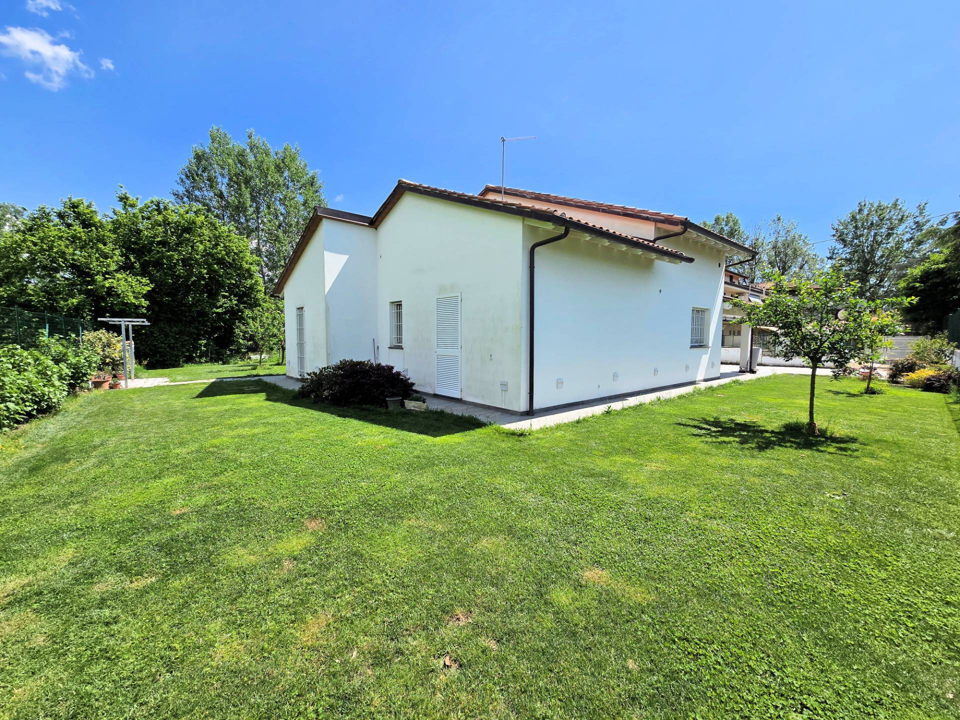 Villa con giardino di recente costruzione in classe nergetica A/4 in vendita a Buggiano, Borgo a Bug