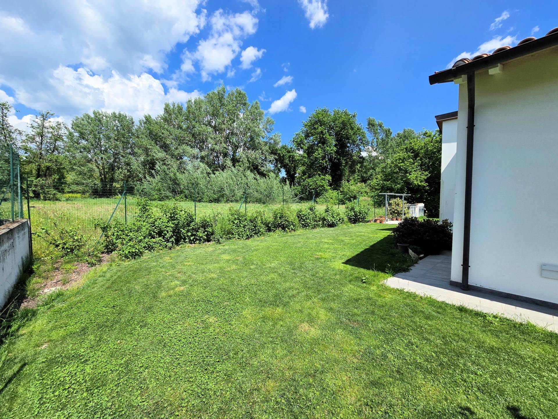 Villa con giardino di recente costruzione in classe nergetica A/4 in vendita a Buggiano, Borgo a Bug