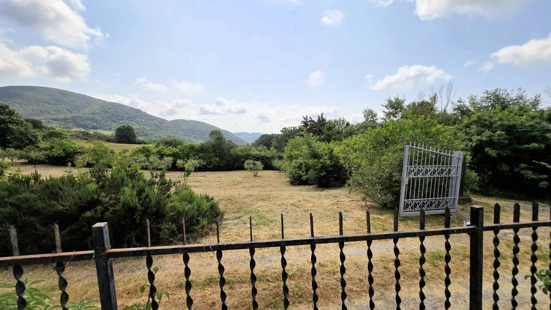 Terratetto completamente ristrutturato con annesso piscina e vista panoramica in vendita a Roccastra