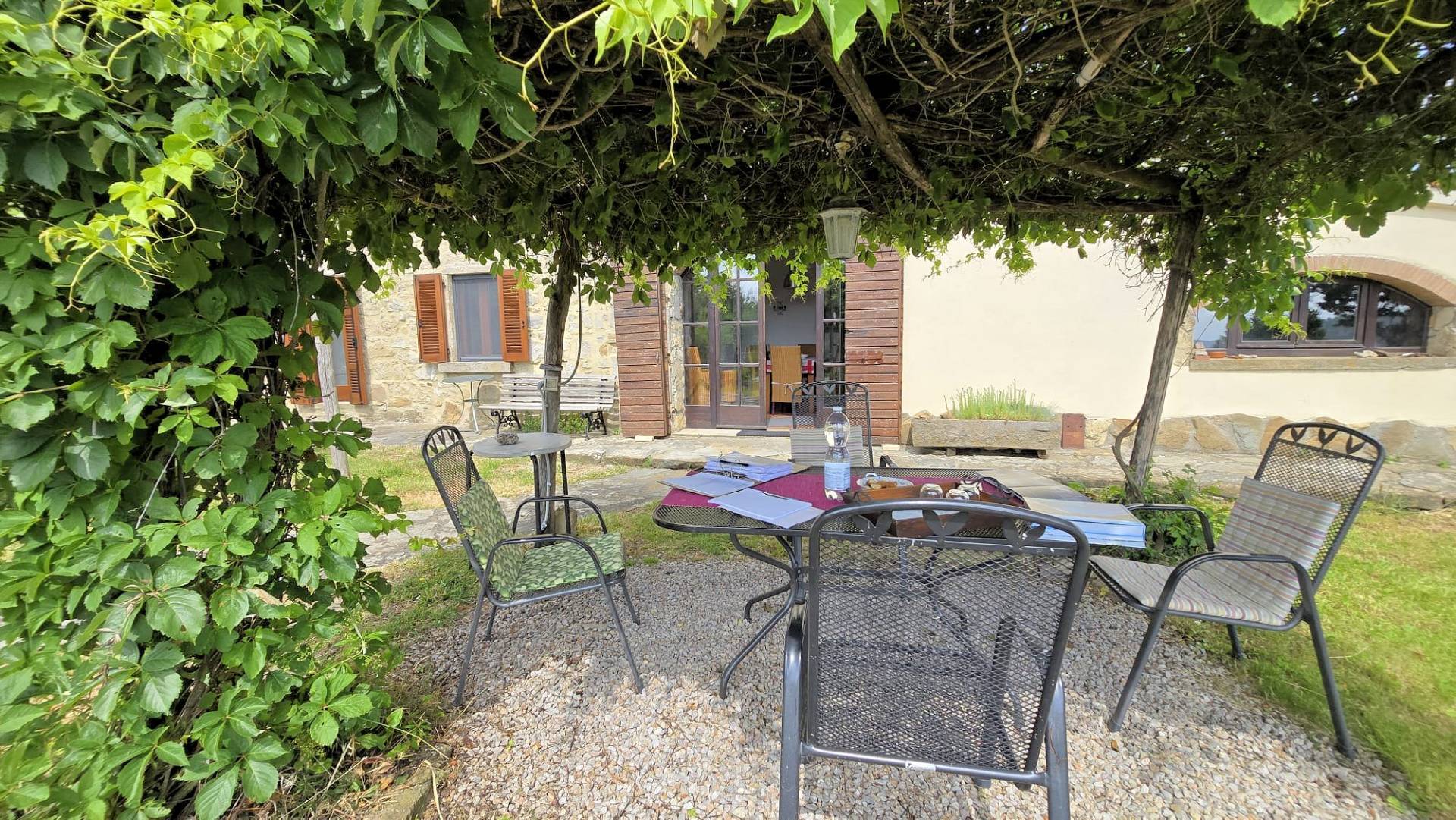 Terratetto completamente ristrutturato con annesso piscina e vista panoramica in vendita a Roccastra