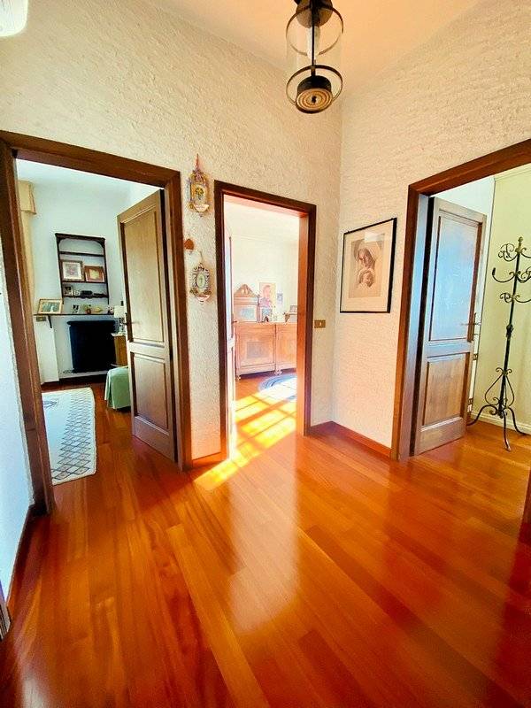 Villa libera su quattro lati con giardino in vendita a Pietrasanta, Strettoia