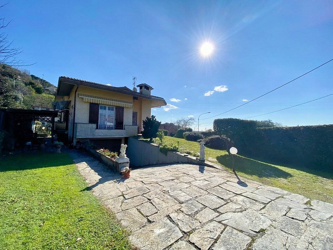 Villa libera su quattro lati con giardino in vendita a Pietrasanta, Strettoia