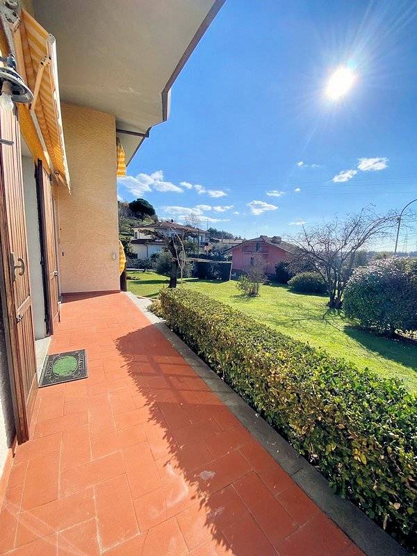Villa libera su quattro lati con giardino in vendita a Pietrasanta, Strettoia