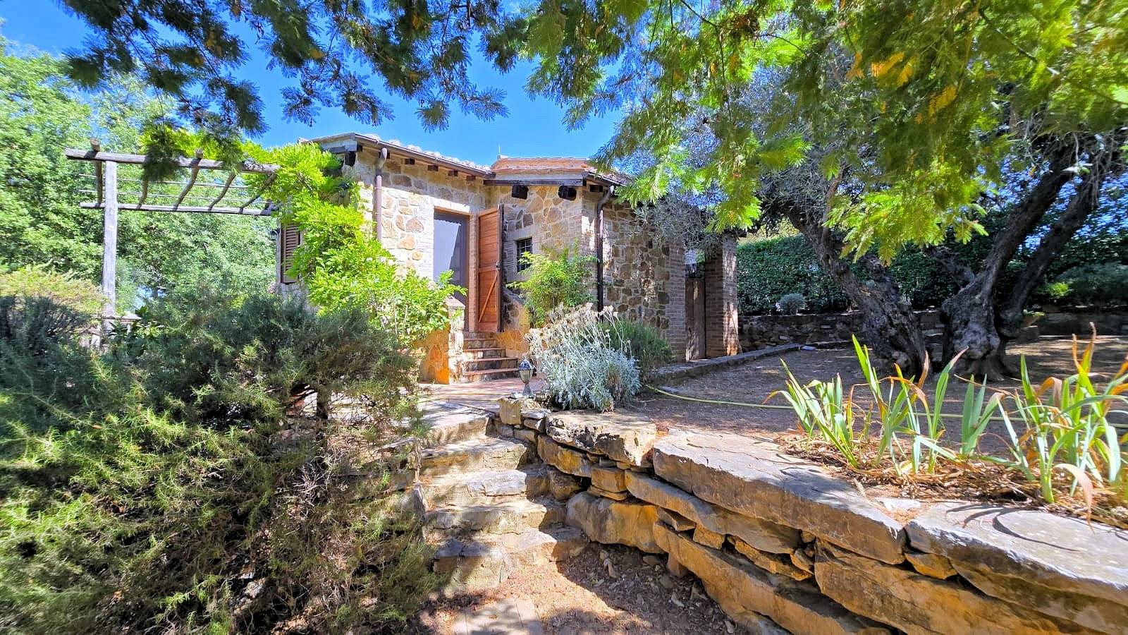 Rustico in stile Toscano con vista panoramica in vendita a Scarlino