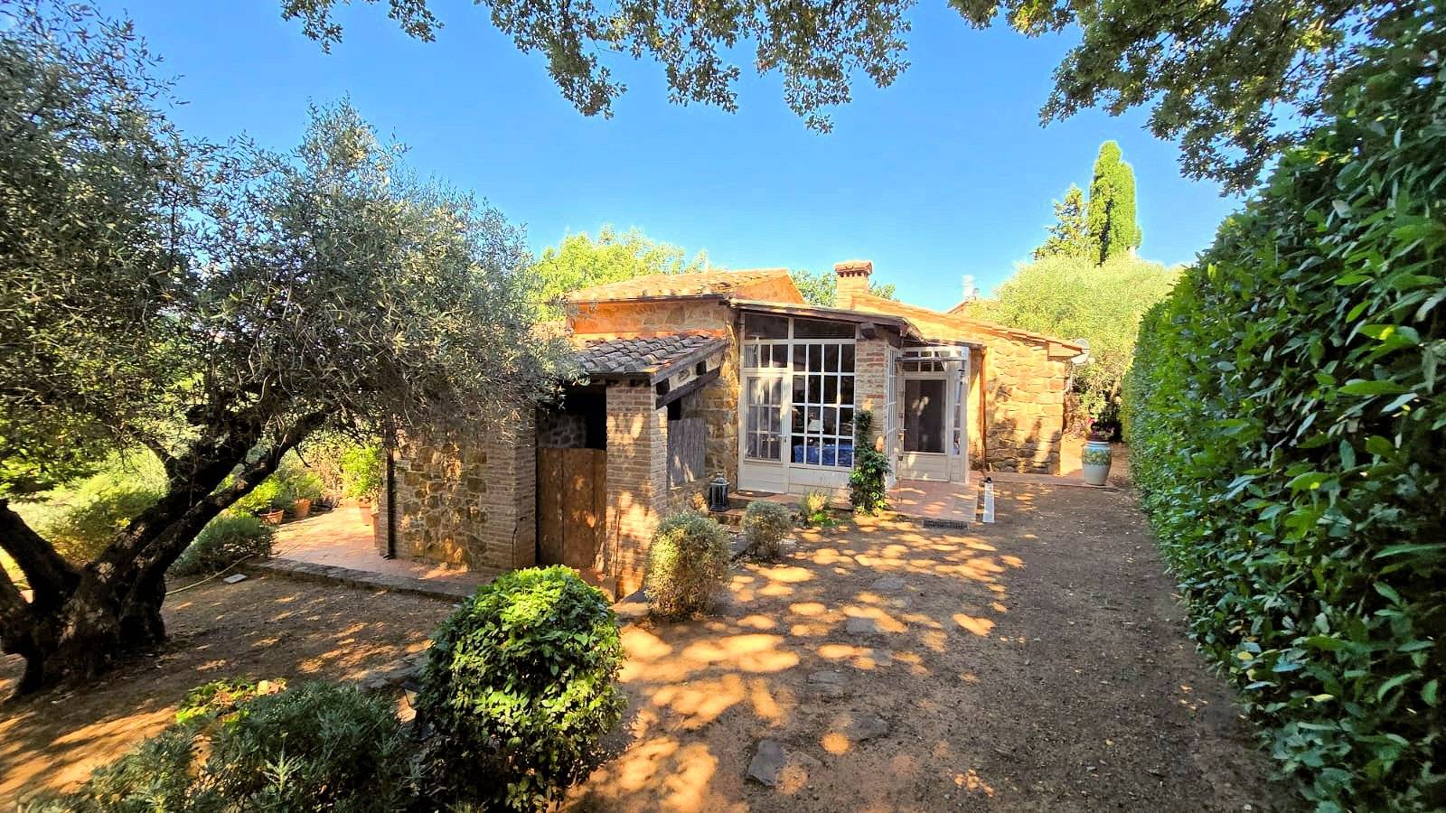 Rustico in stile Toscano con vista panoramica in vendita a Scarlino