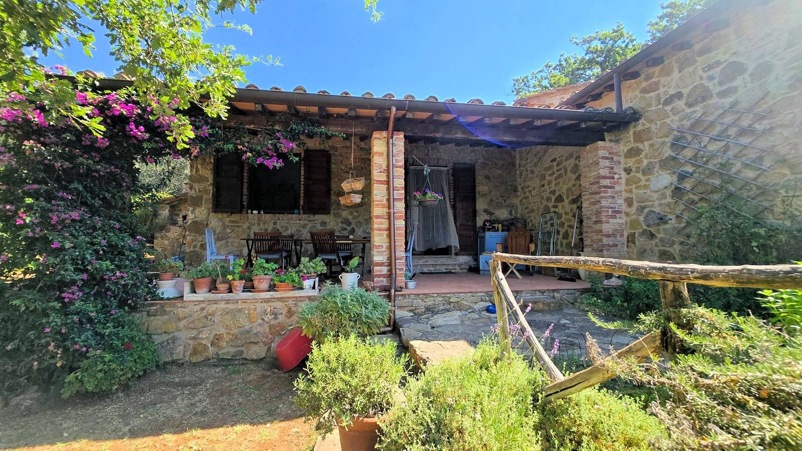 Rustico in stile Toscano con vista panoramica in vendita a Scarlino