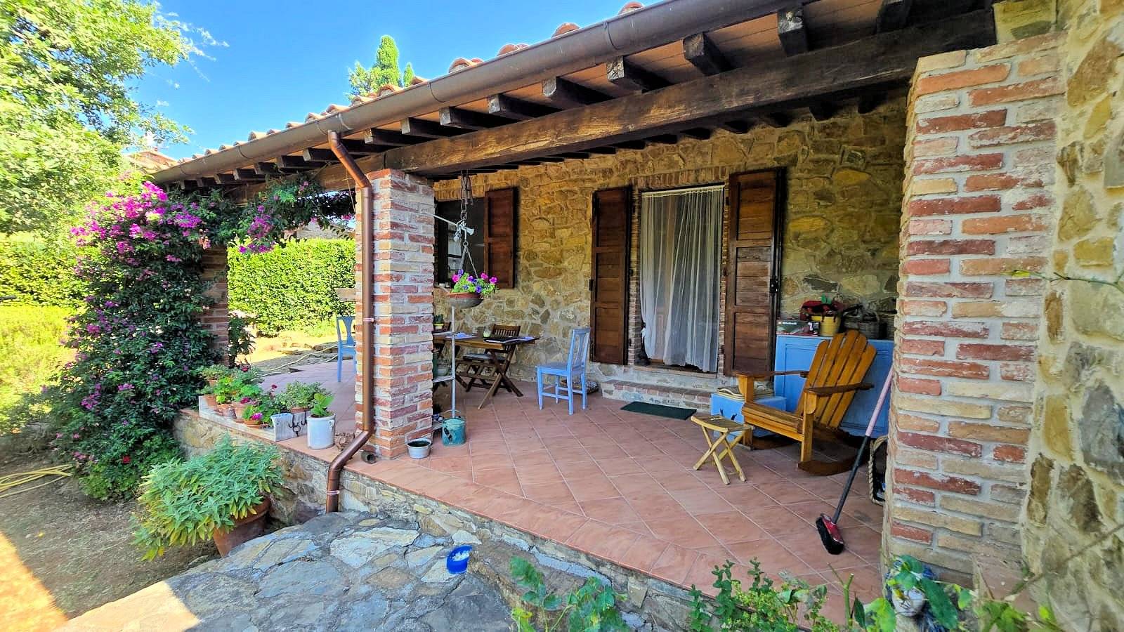 Rustico in stile Toscano con vista panoramica in vendita a Scarlino