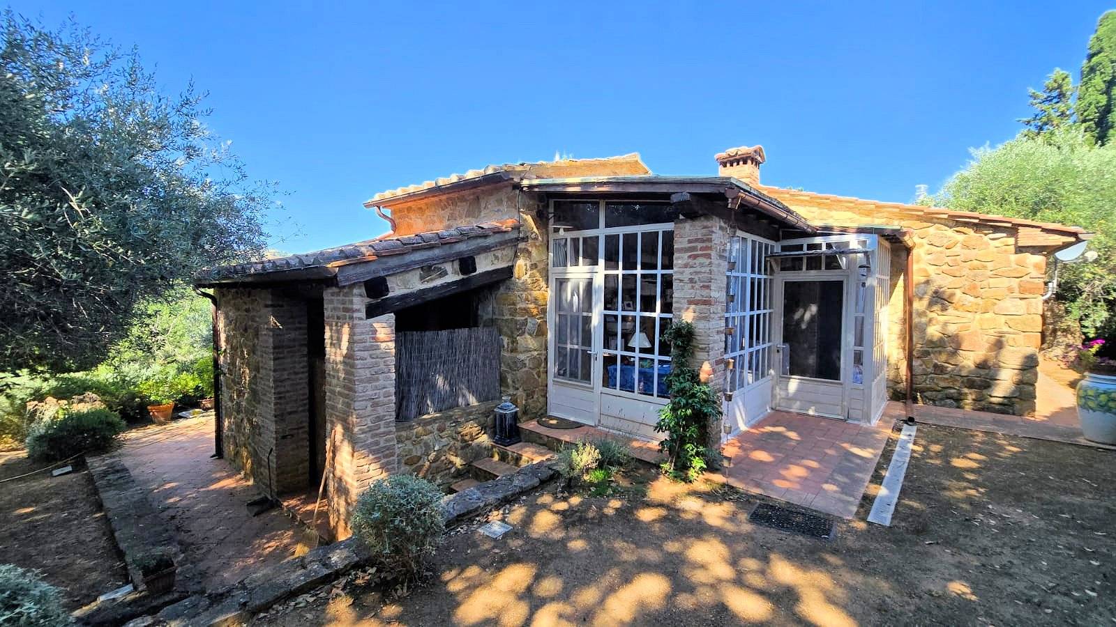 Rustico in stile Toscano con vista panoramica in vendita a Scarlino