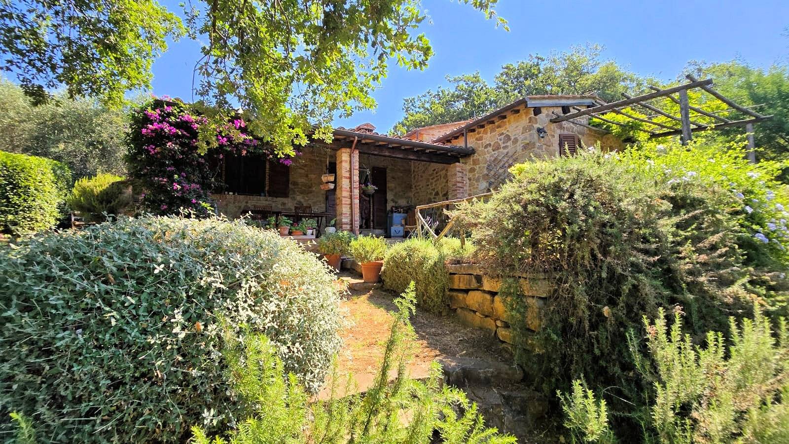 Rustico in stile Toscano con vista panoramica in vendita a Scarlino