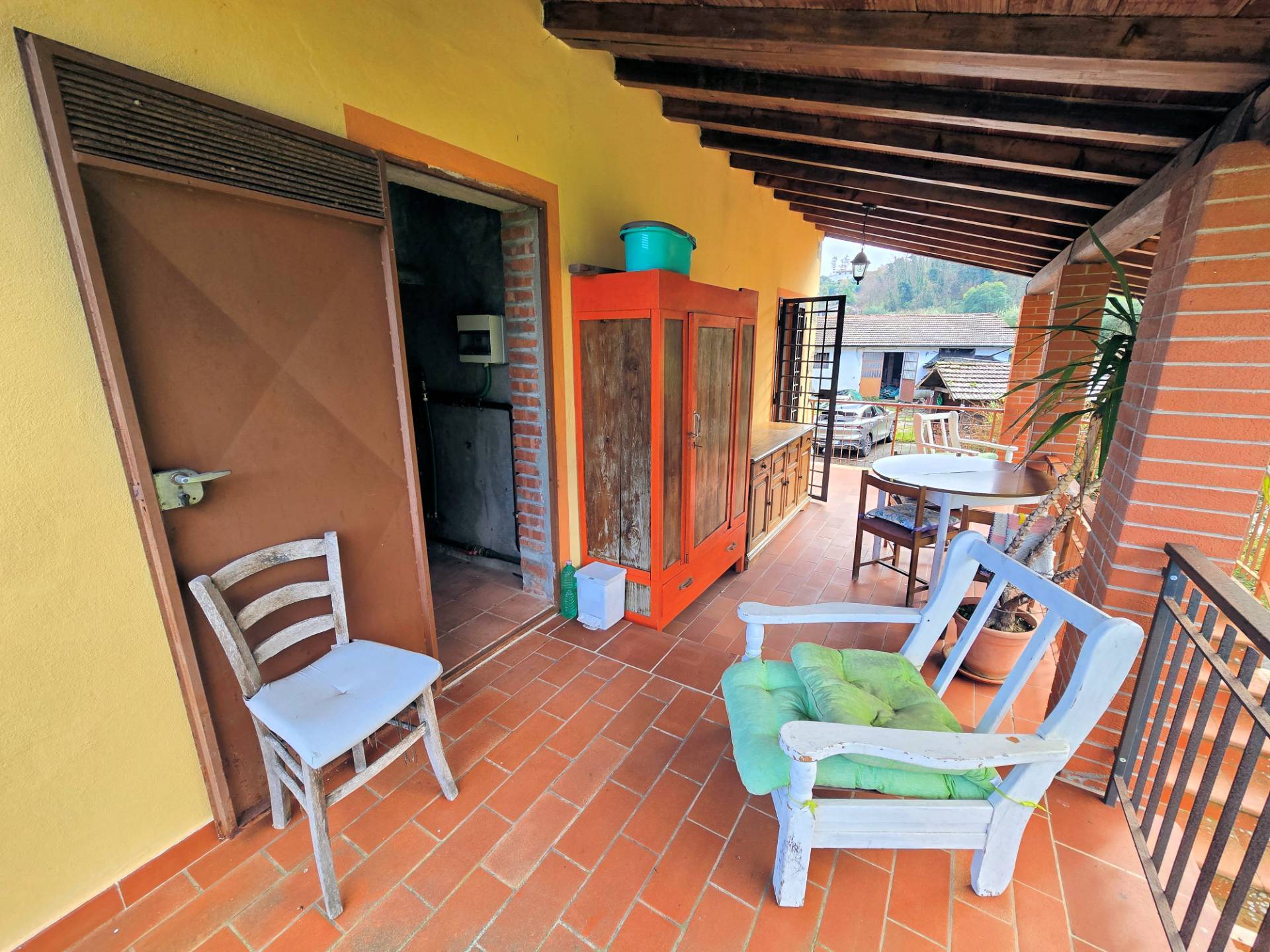 Podere in stile rustico Toscano con annessi e terreno in ottima posizione in vendita a Montecatini-T