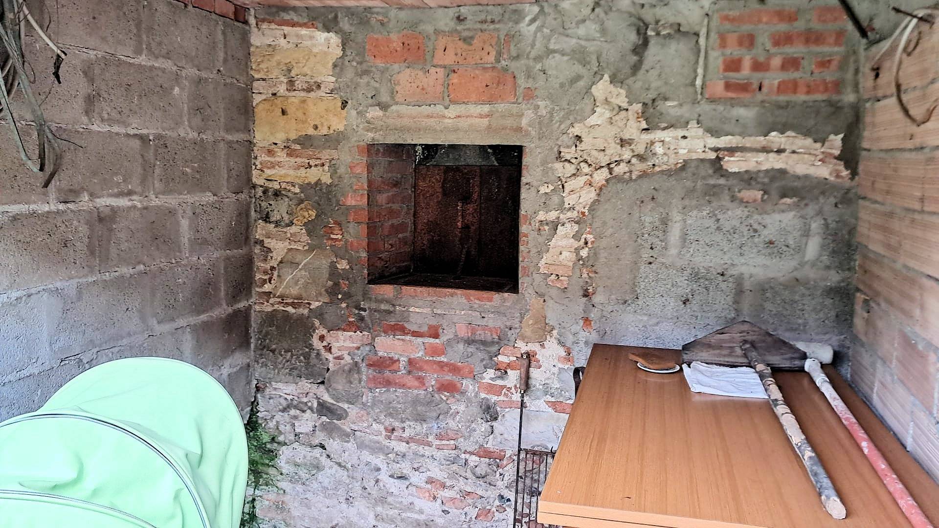 Podere in stile rustico Toscano con annessi e terreno in ottima posizione in vendita a Montecatini-T