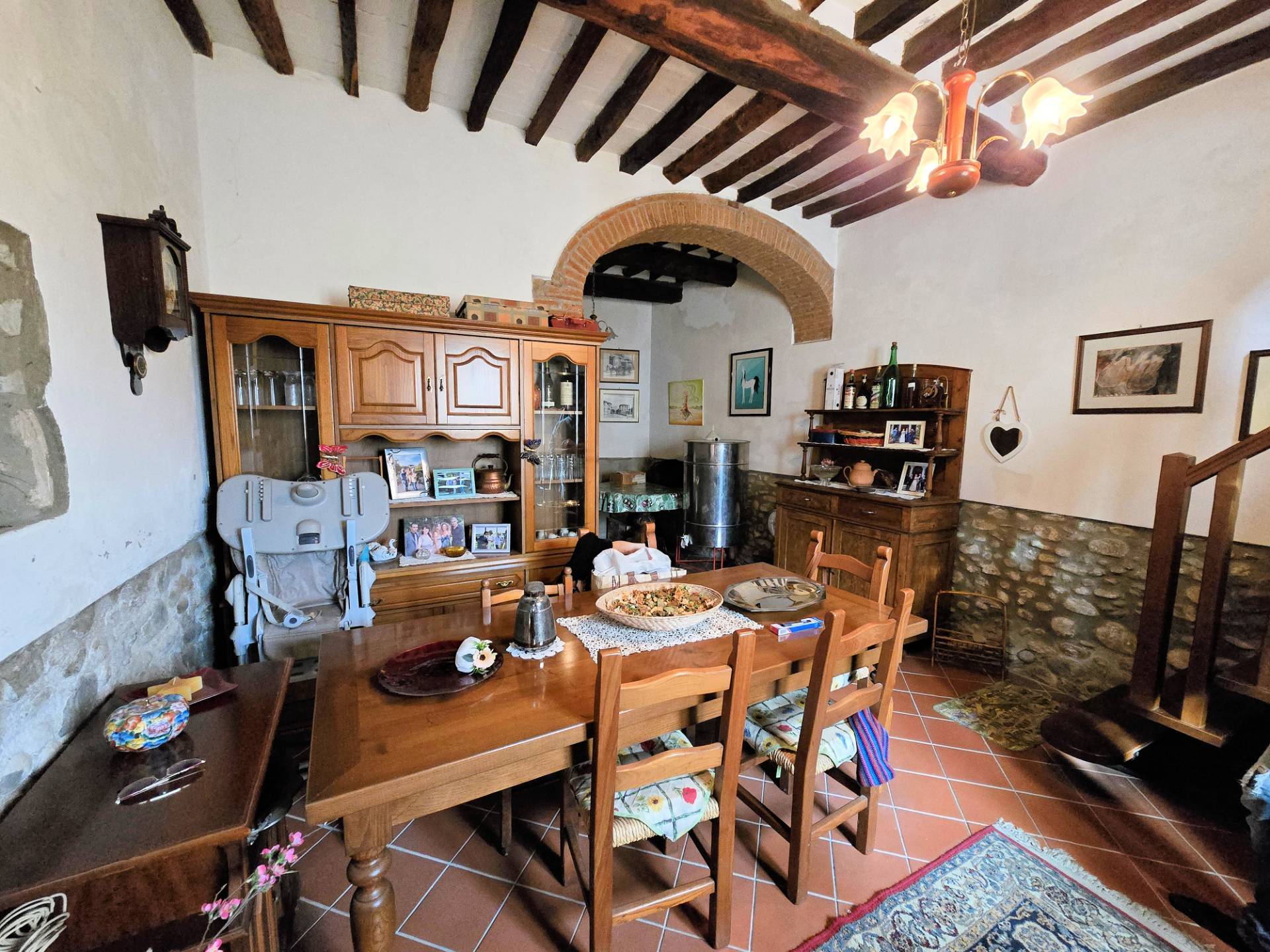 Podere in stile rustico Toscano con annessi e terreno in ottima posizione in vendita a Montecatini-T