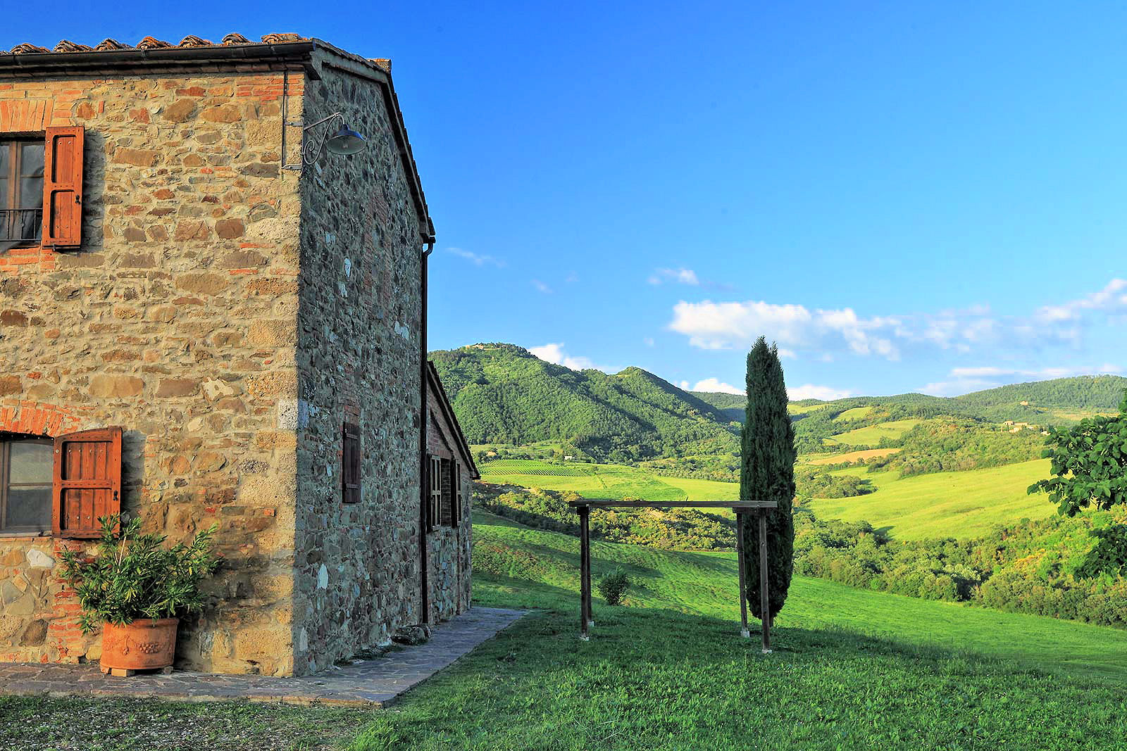 Azienda agrituristica in posizione panoramica con piscina in vendita a Pienza