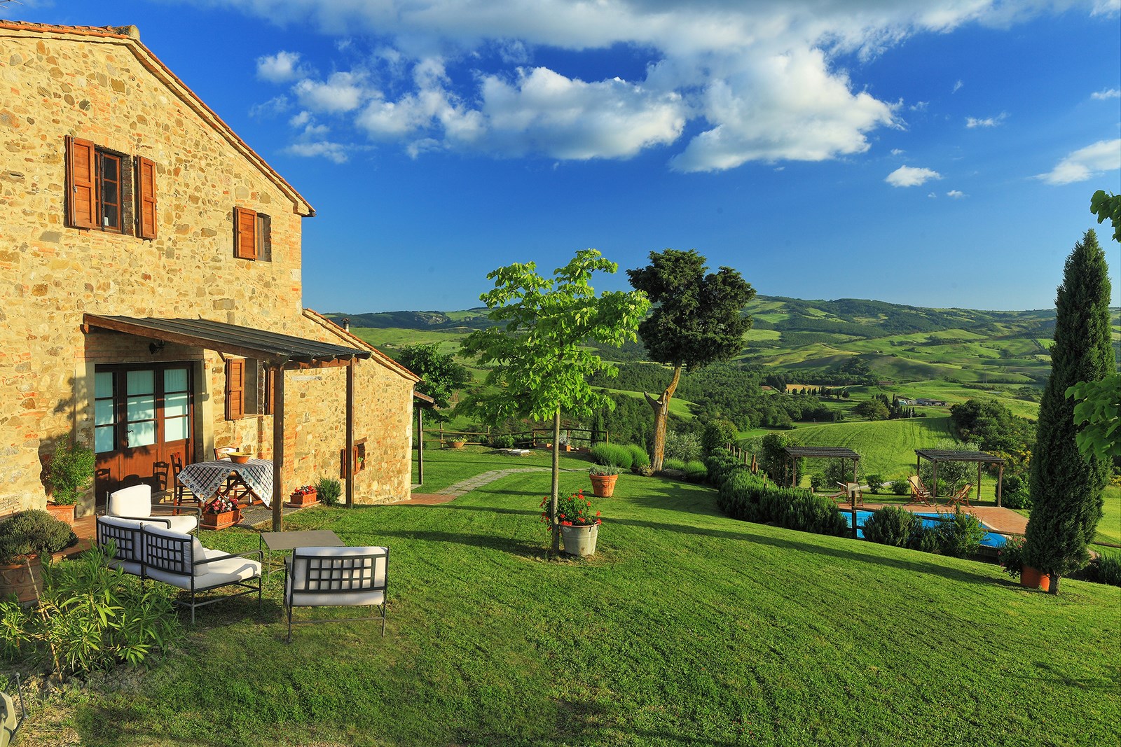 Azienda agrituristica in posizione panoramica con piscina in vendita a Pienza