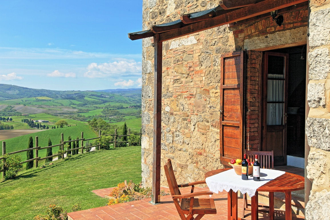 Azienda agrituristica in posizione panoramica con piscina in vendita a Pienza