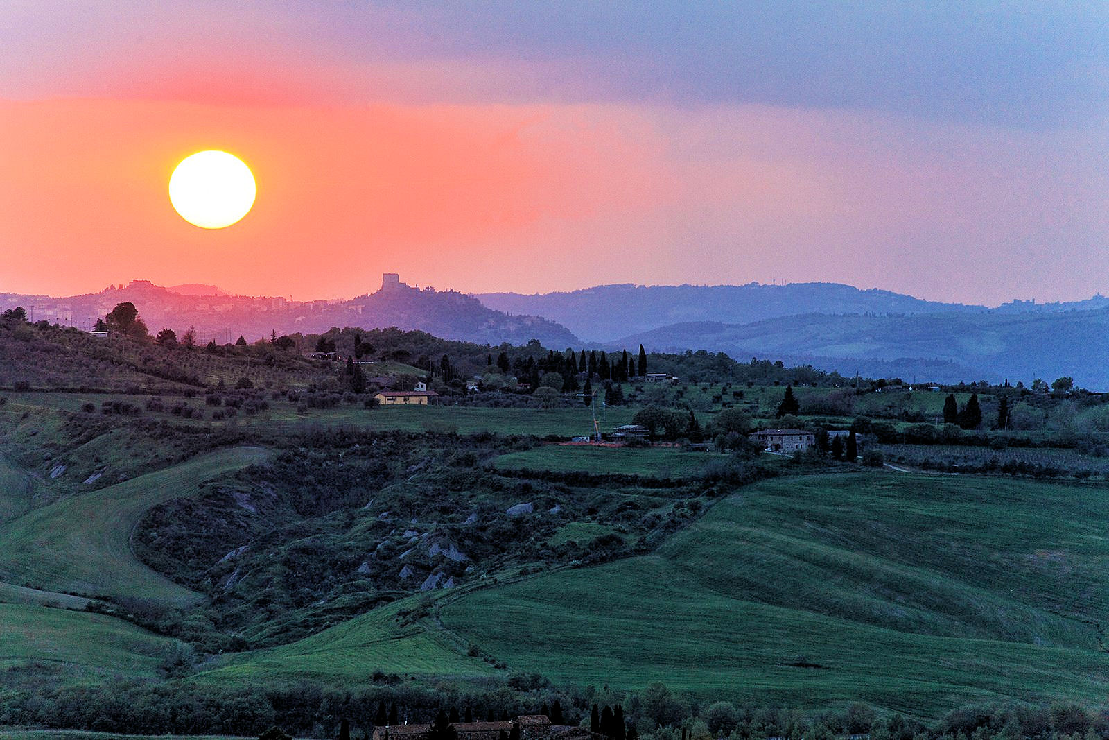 Azienda agrituristica in posizione panoramica con piscina in vendita a Pienza
