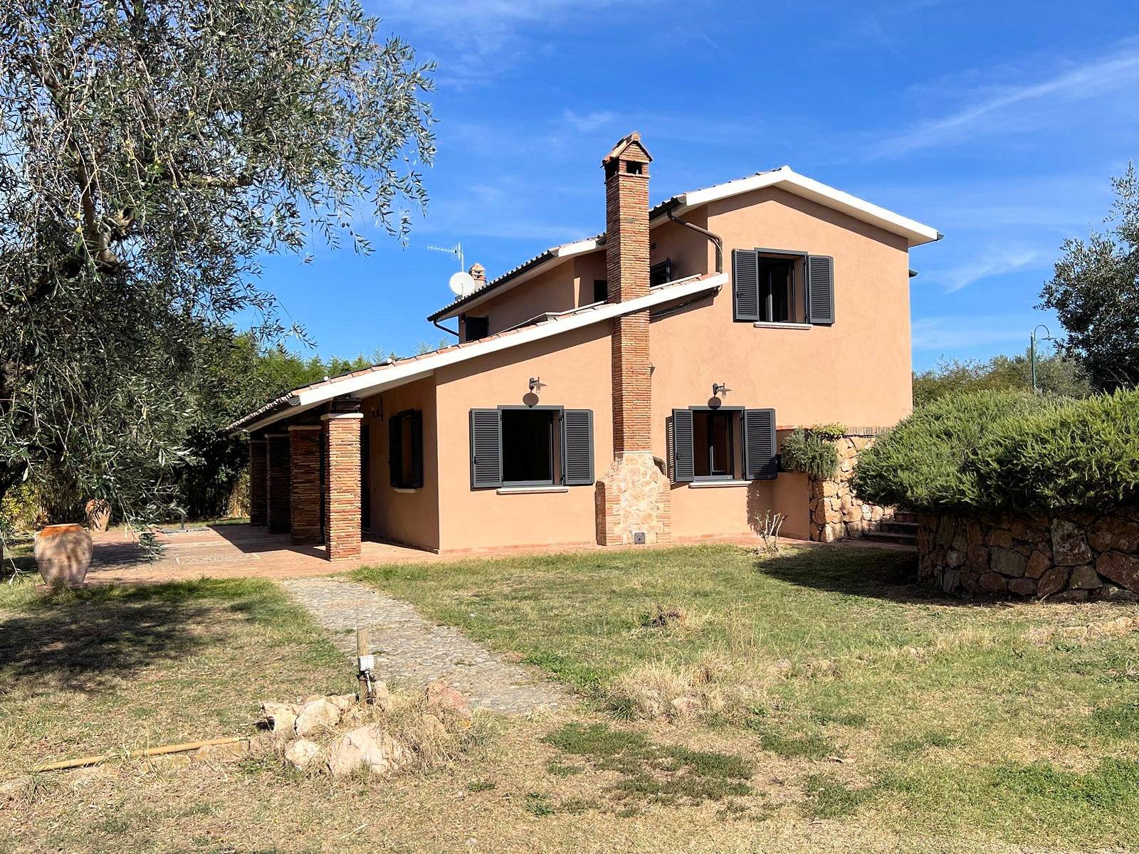 Villa ristrutturata con parco in vendita a Pitigliano