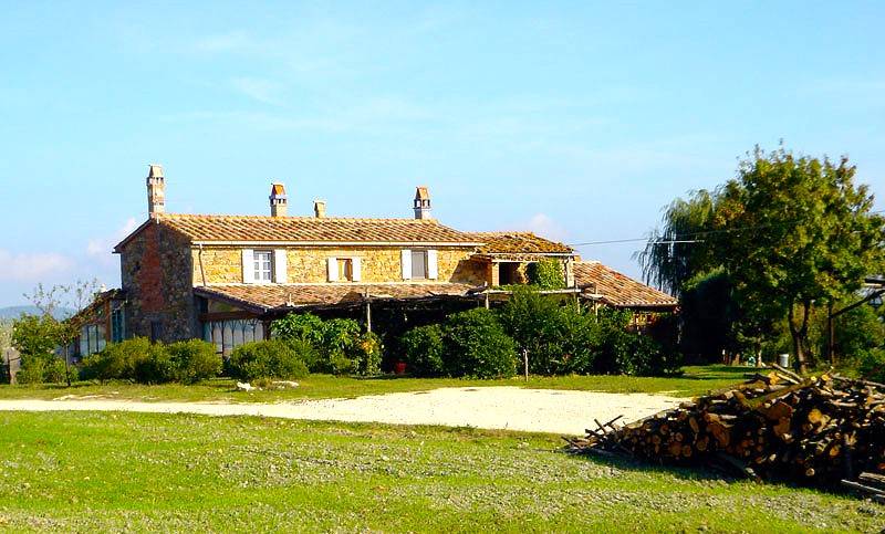 Rustico con parco e piscina in vendita a Manciano
