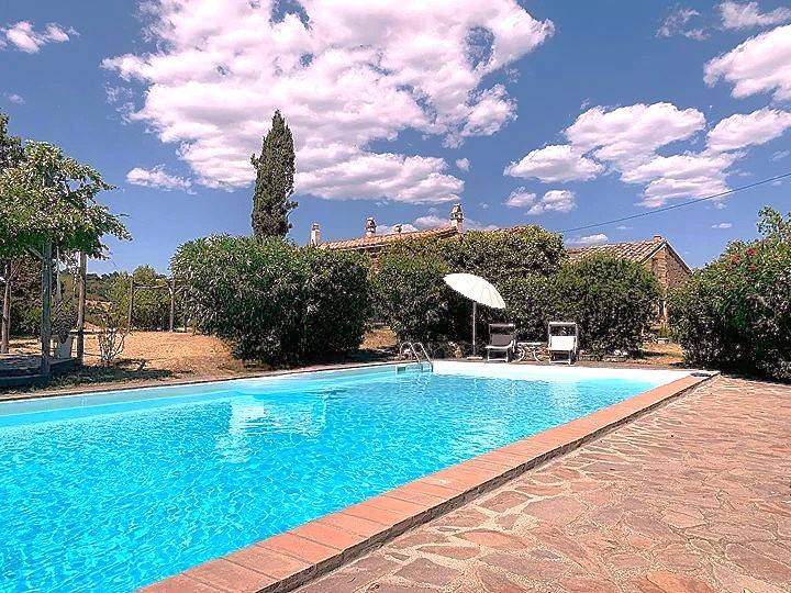 Rustico con parco e piscina in vendita a Manciano
