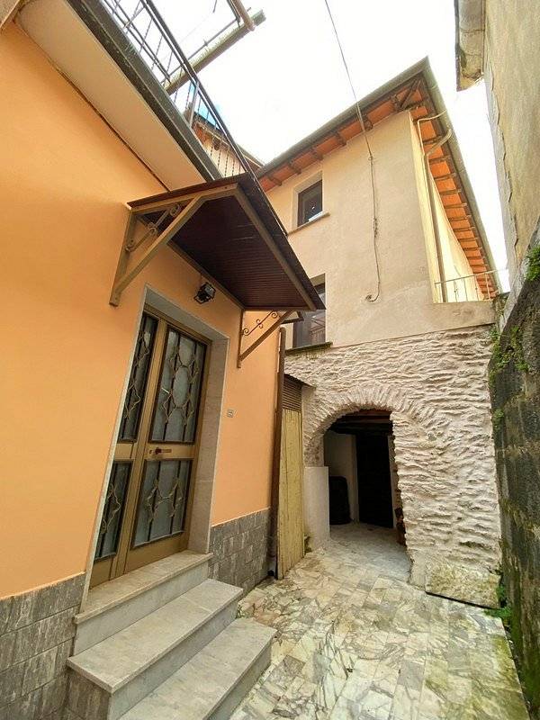 Terratetto semi-indipendente con giardino in vendita a Stazzema, Levigliani